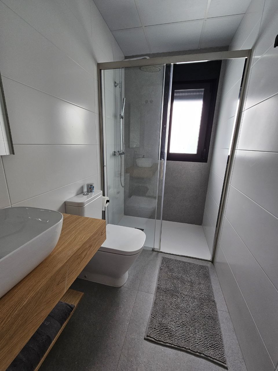 Badkamer 1 van het vakantiehuis in Roldan, Spanje
