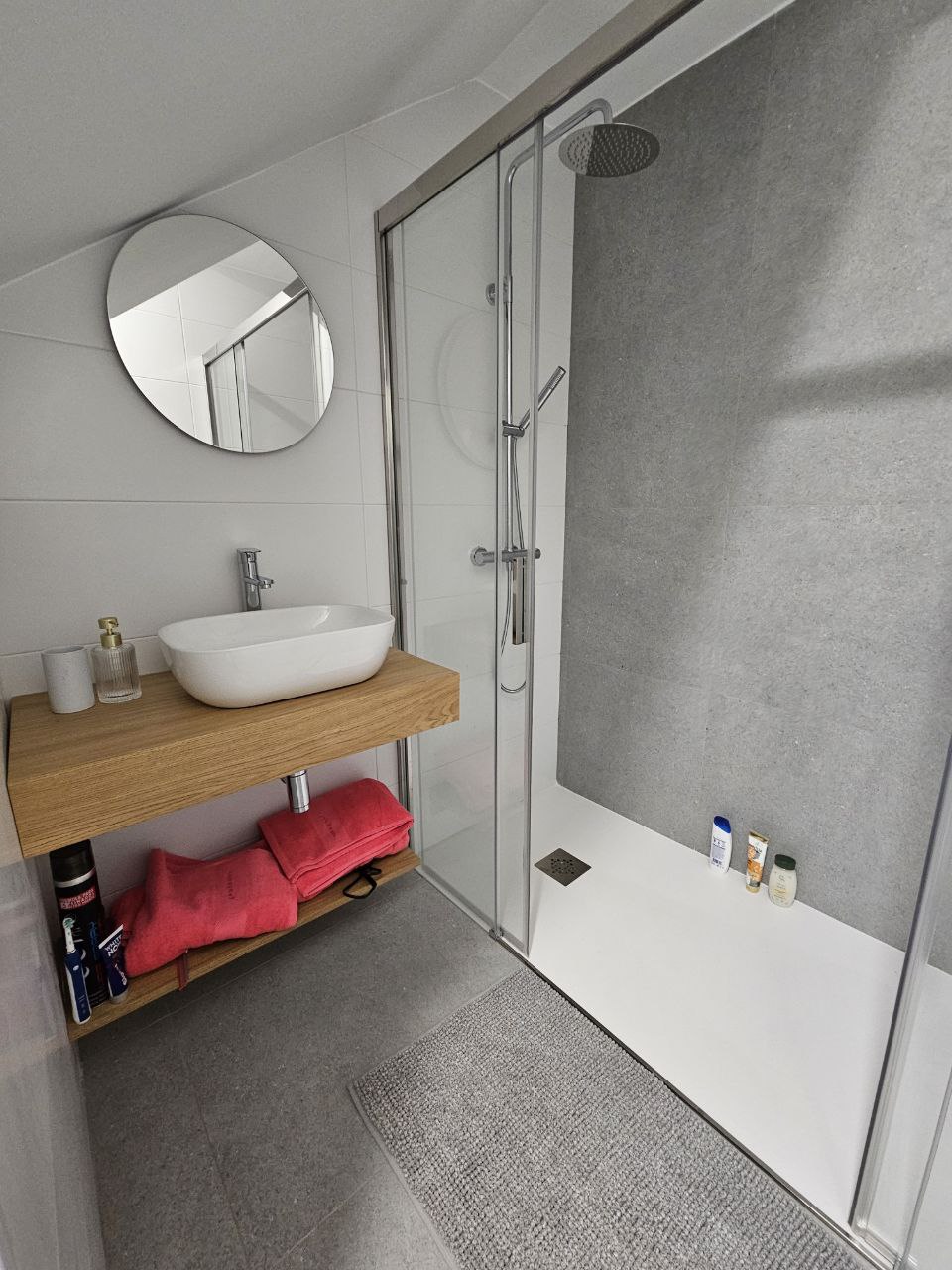Badkamer 2 van het vakantiehuis in Roldan, Spanje